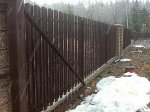 Забор из евроштакетника в шахматном порядке 122 метра фото в Черкизово