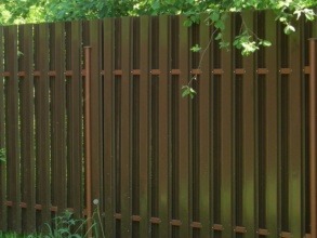 Забор из евроштакетника с бетонированием столбов 12 метров фото в Черкизово