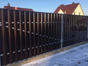 Забор из евроштакетника в шахматном порядке 10 соток фото в Черкизово