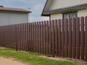 Забор из евроштакетника с забивными столбами 200 метров фото в Черкизово